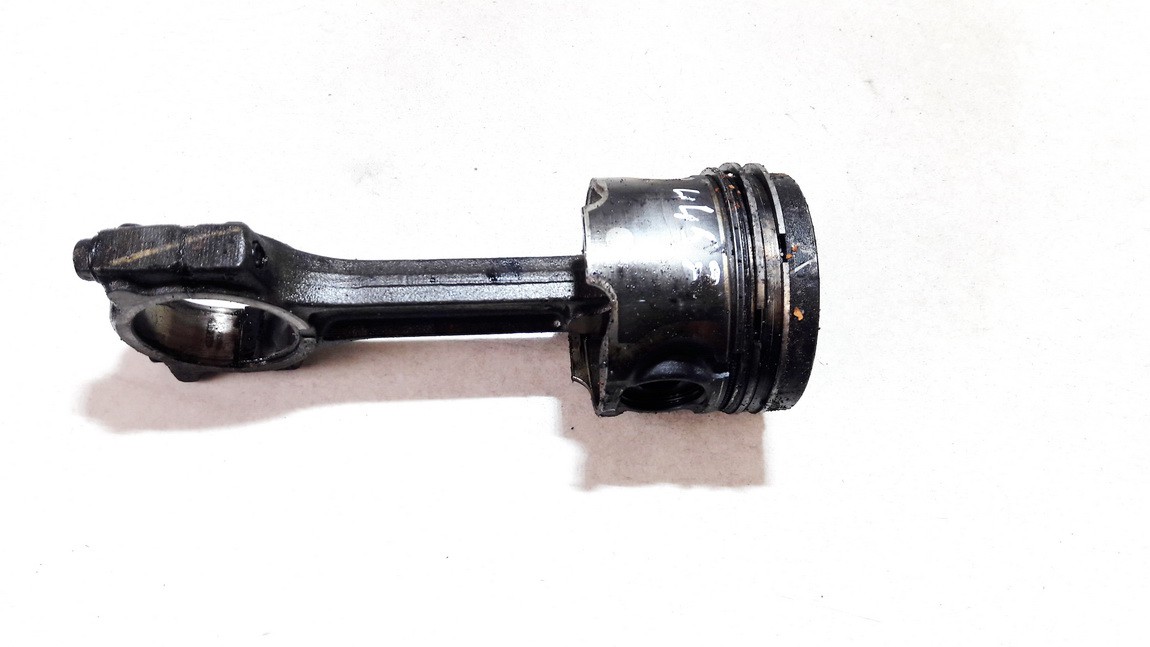 Renault Clio 2003 Piston and Conrod (Connecting rod)
