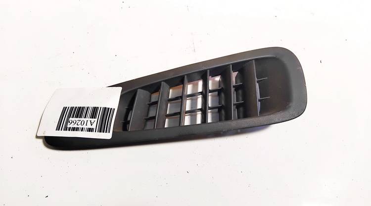 A6398310080 Mercedes-Benz Vito 2003 Rejilla Aireadora - 
Moldura protectora de la rejilla de ventilación lateral del panel