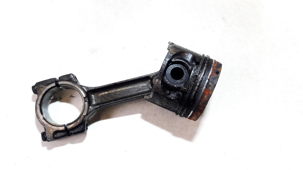 Renault Clio 2003 Piston and Conrod (Connecting rod)