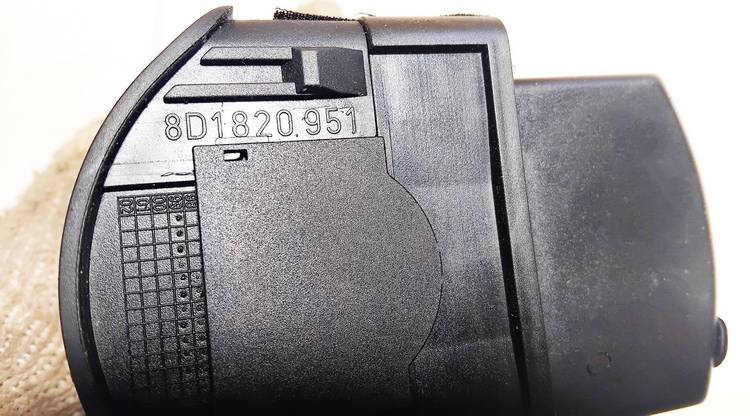 8D1820951 Audi A4 2000 Dash Vent (Air Vent Grille) - Thumbnail 3