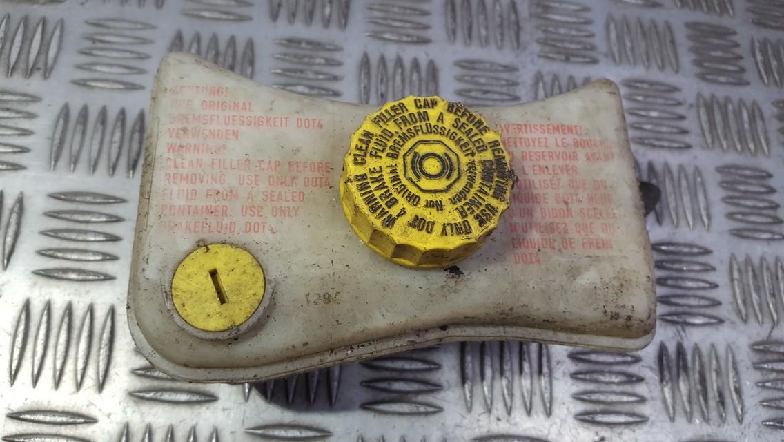 320670094 Volkswagen Passat 2003 Brake Master Cylinder Reservoir