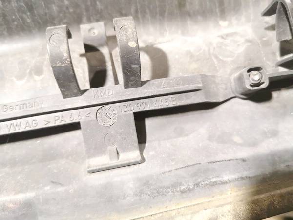 1Z0971445B Skoda Superb 2009 Wiper Muolding - FRONT - Thumbnail 3