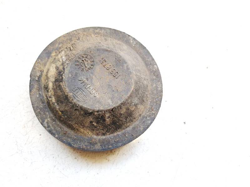 153873 Volkswagen Passat 1999 Headlight bulb dust cover cap - FRONT