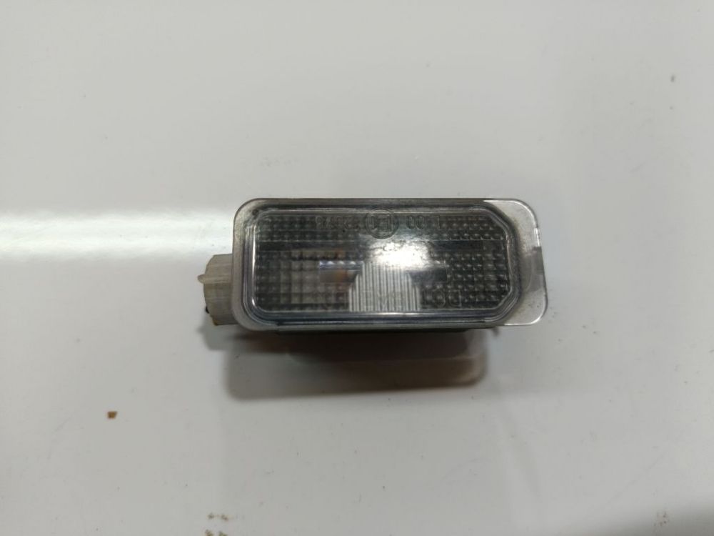 6M2A13550AC Ford Fiesta 2012 Oświetlenie tablicy rejestracyjnej - TYLNE