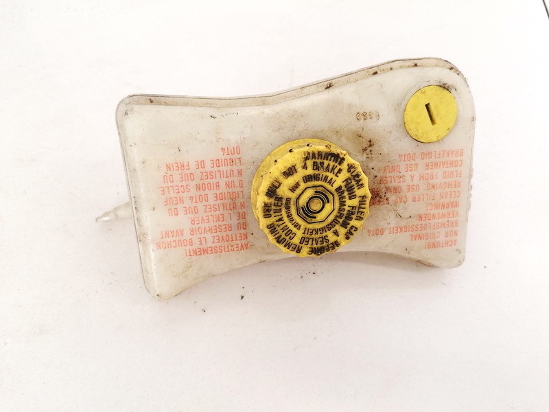 320670094 Volkswagen Passat 2002 Brake Master Cylinder Reservoir