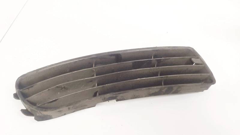 8D0807346 Audi A4 1998 Bumper Grille - FRONT RIGHT