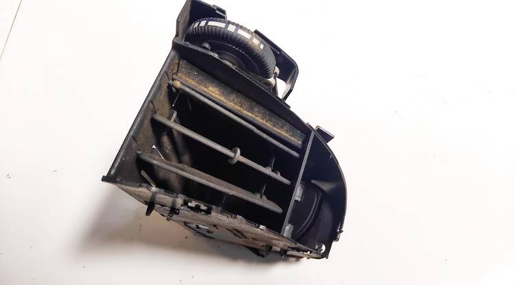 A6398300254 Mercedes-Benz Vito 2003 Rejilla Aireadora - 
Moldura protectora de la rejilla de ventilación lateral del panel