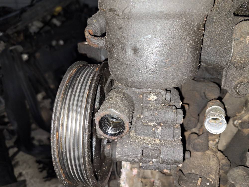 Toyota Corolla Verso 2006 Pump assembly - Power steering pump