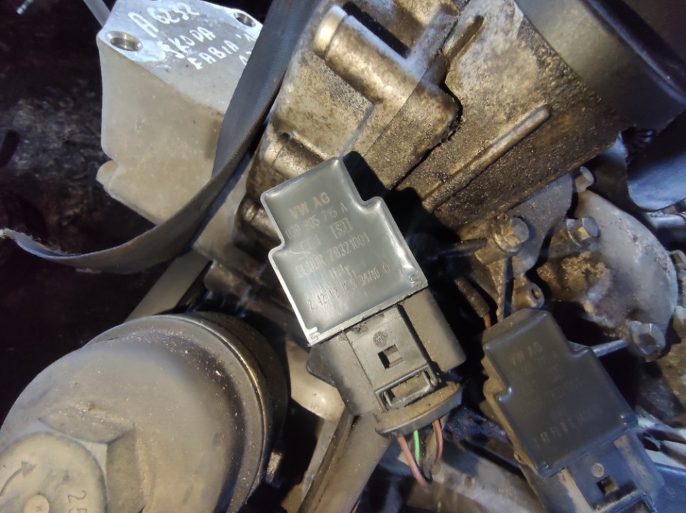 03D905715A Skoda Fabia 2010 Sytytyspuola - Thumbnail 2