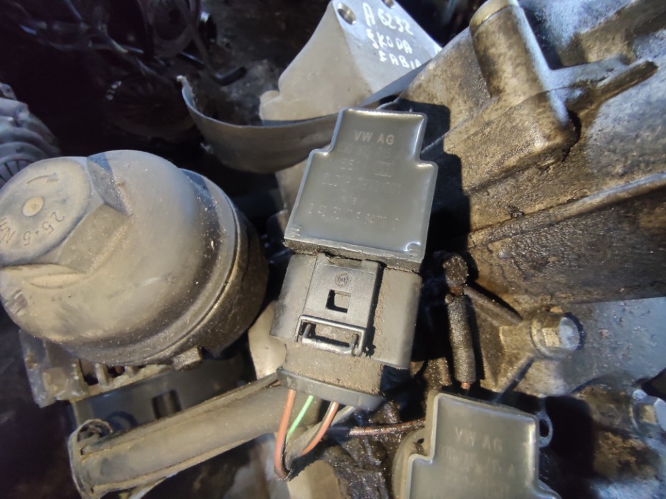 03D905715A Skoda Fabia 2010 Sytytyspuola - Thumbnail 3