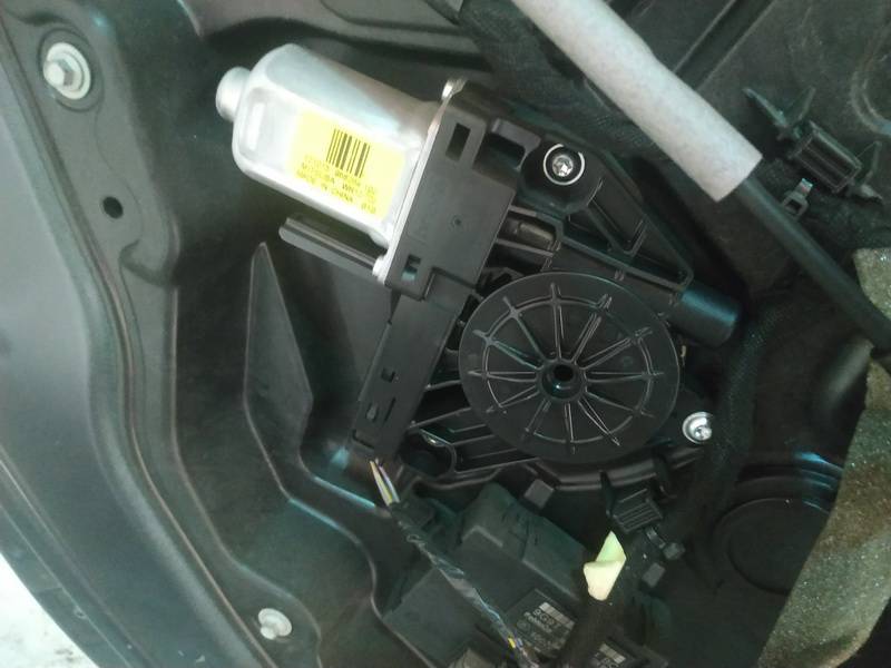 966264102 Volvo S80 2012 Silnik podnośnika szyby drzwi - TYLNE LEWE