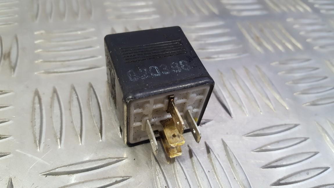 8A0951253A 899585 Glow plug relay Audi A4 1996 EIS00335855 Used