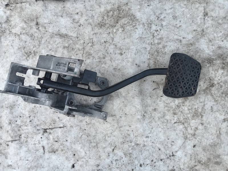 675197504 BMW 3-Series 2005 Pedał hamulca