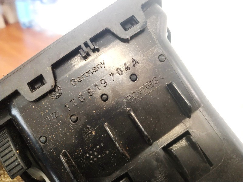 1T0819704A Volkswagen Touran 2005 Dash Vent (Air Vent Grille) - Thumbnail 3