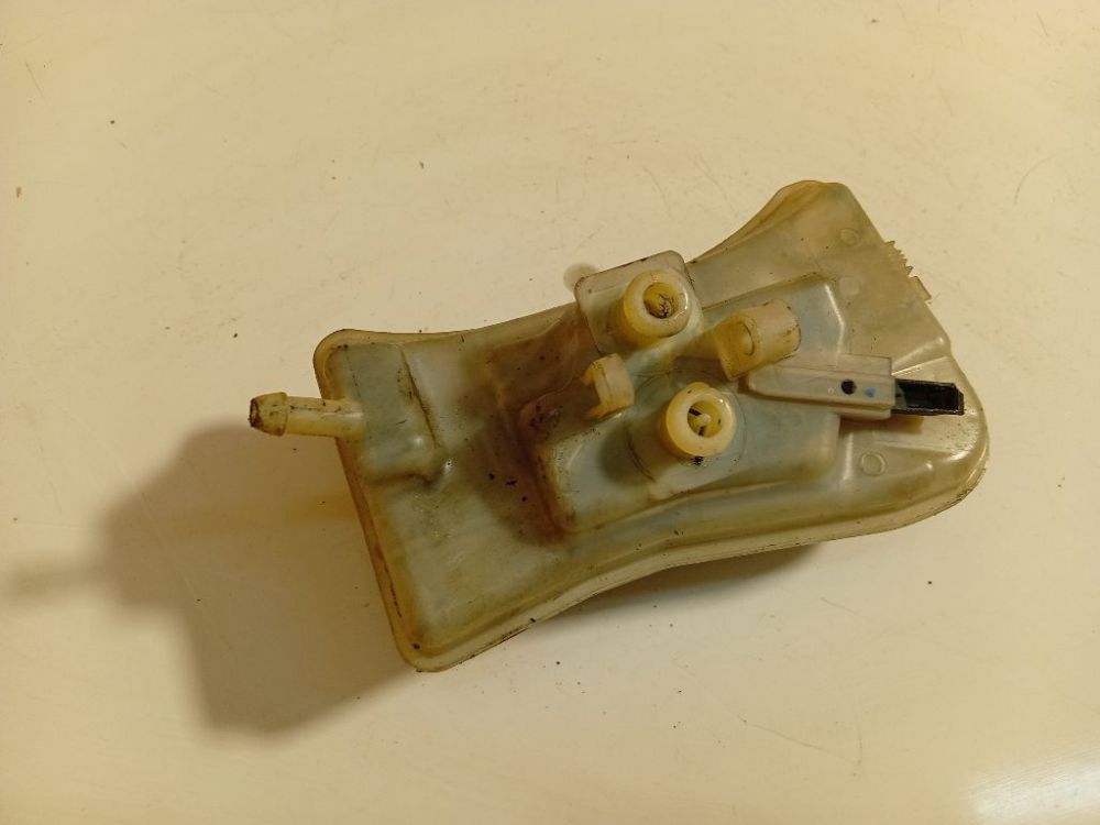 8E0611301E Audi A6 2003 Brake Master Cylinder Reservoir - Thumbnail 2
