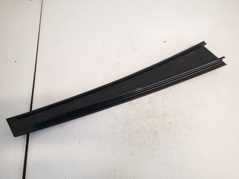 3B0837902 Volkswagen Passat 1998 Glass Trim Molding-weatherstripping - FRONT RIGHT - Thumbnail 2