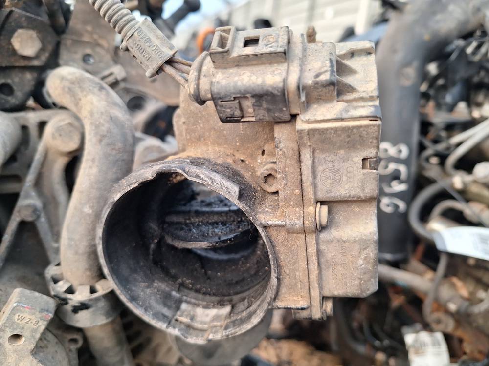 03G128063C Volkswagen Touran 2006 Suurella Virtaamalla Varustettu Kaasuläpän