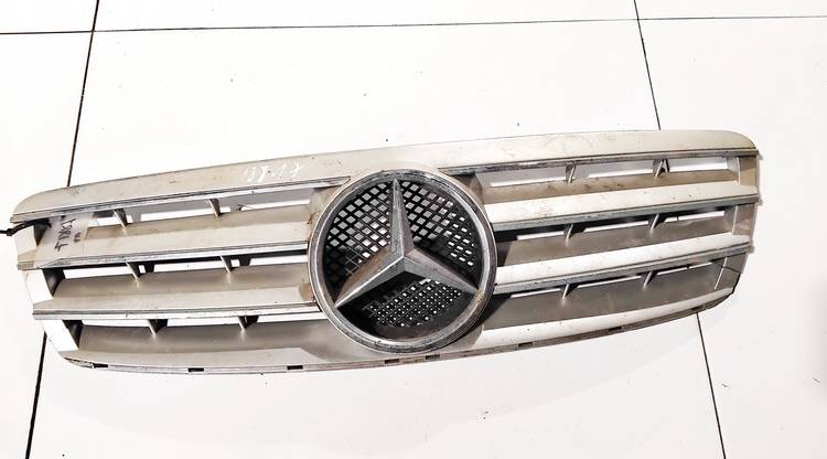 Mercedes-Benz C-CLASS 2002 Hood grille - FRONT