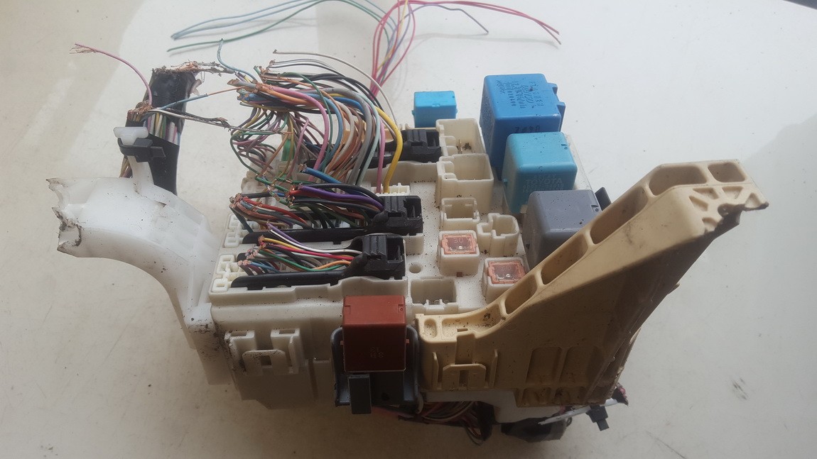 601302248 Toyota Yaris 2006 Fuse box
