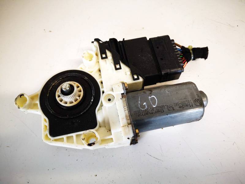 1J4959812C Volkswagen Golf 2000 Window Motor - REAR RIGHT