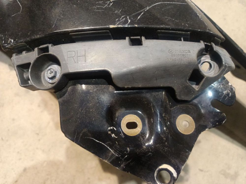 GS1D500T1 Mazda 6 2008 Uchwyt zderzaka - PRZEDNIE PRAWE