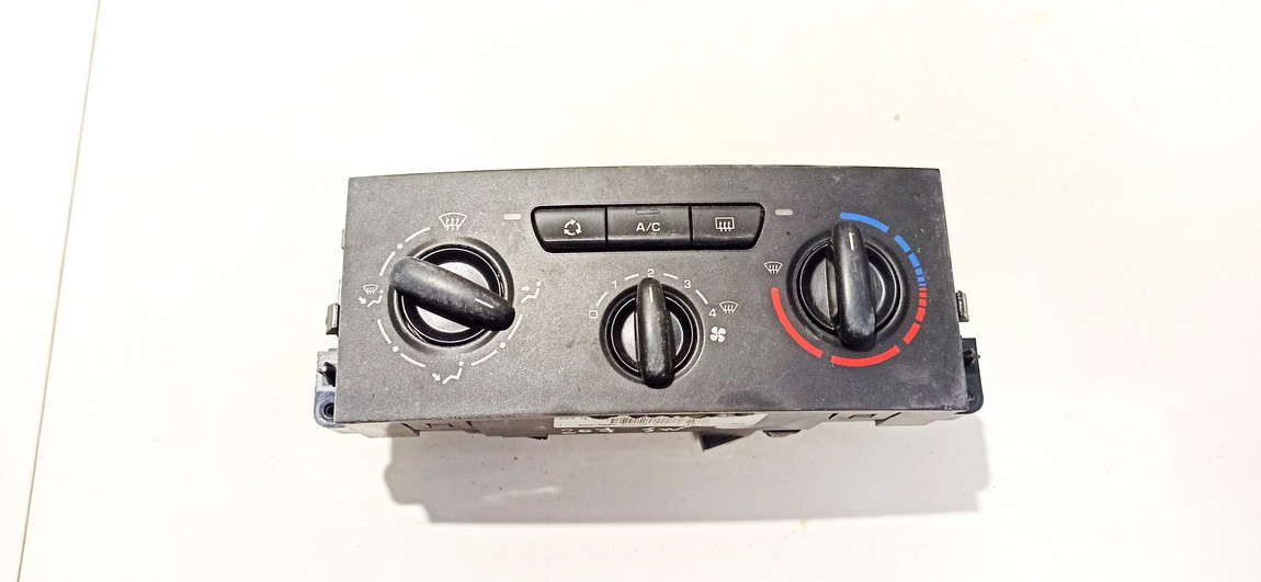 69910004 Peugeot 207 2009 Climate Control Panel (heater control switches)