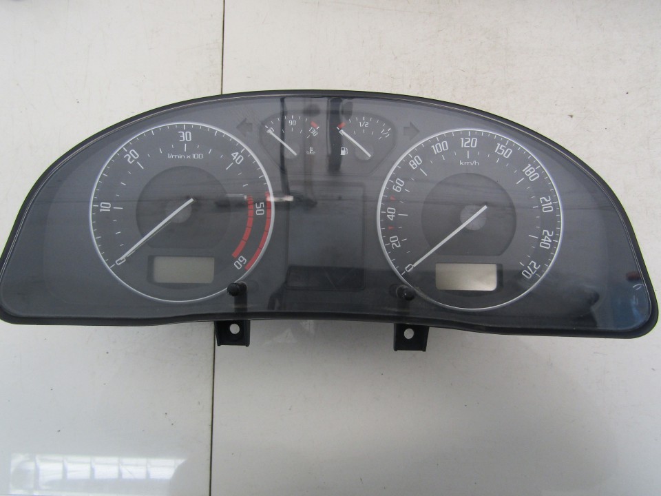 3U0920842D Skoda Superb 2006 Spidometrs – instrumentu panelis