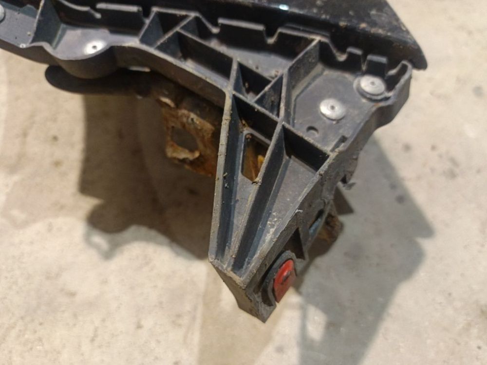 24460284 Opel Astra 2006 Бампер крепления передний правый - Thumbnail 3