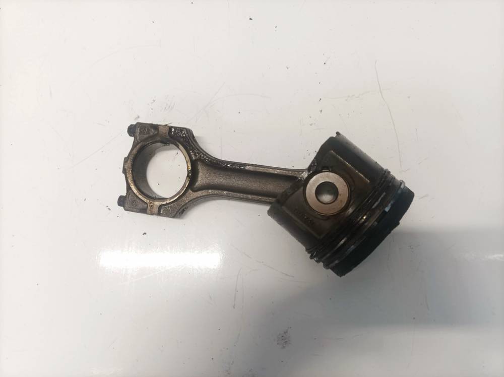 BMW 5-Series 2000 Tłok z korbowodem