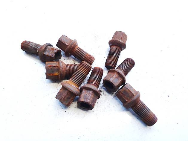 Skoda Octavia 2007 Vehicle Wheel Nuts kit