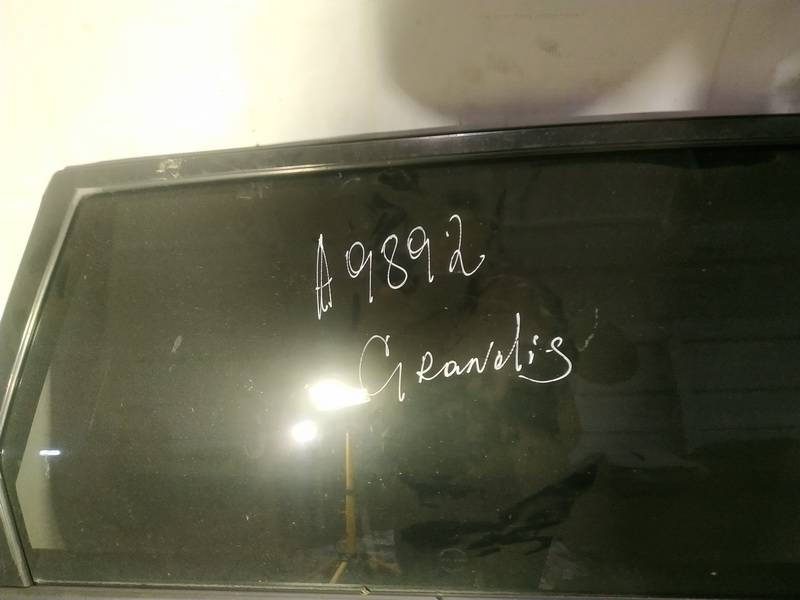 AS2 Mitsubishi Grandis 2005 Oven lasi - TAKANA OIKEALLA