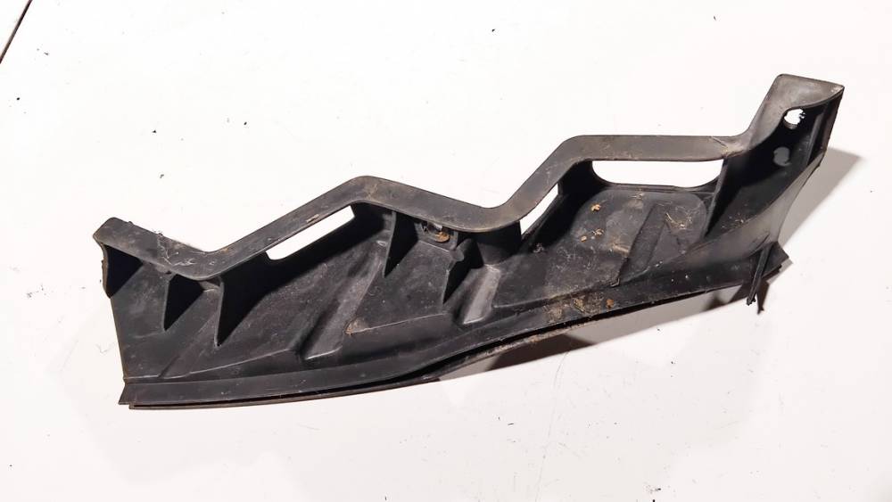 3C0807890 Volkswagen Passat 2006 Puskurin kiinnike - EDESSÄ OIKEALLA