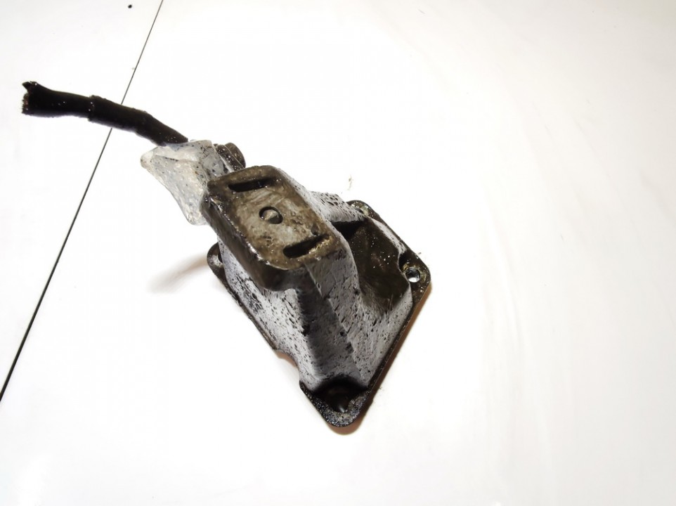 8D0199308D Audi A4 1999 Ātrumkārbas kronšteins