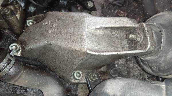 8D0199307C Volkswagen Passat 1998 Engine Mount Bracket and Gearbox Mount Bracket