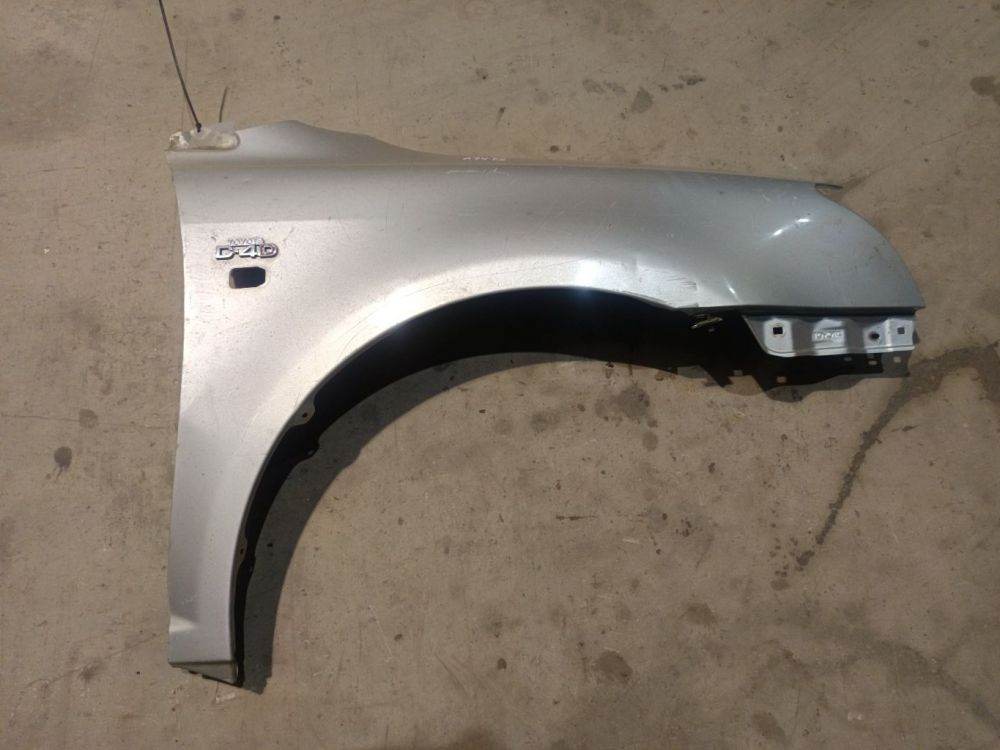 Toyota Avensis 2004 Sparnas P.D.