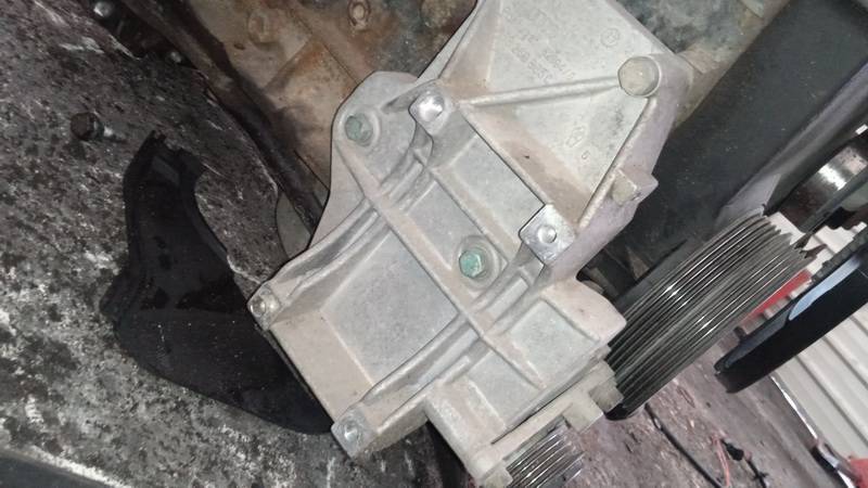 058260885C Volkswagen Passat 1998 Engine Mount Bracket and Gearbox Mount Bracket