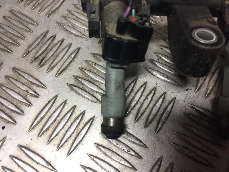 238140q010a 238140q010a, 232500q010 Fuel injector rail (injectors)(Fuel distributor) Toyota