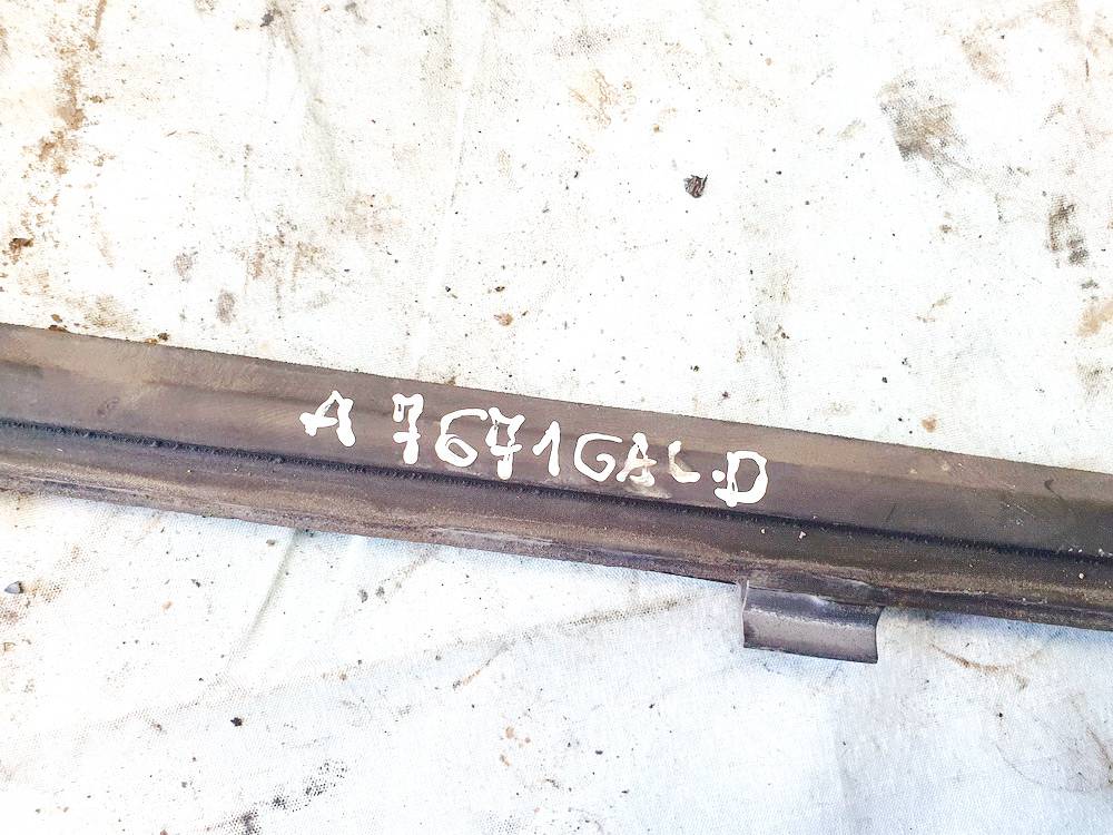 Volkswagen Polo 2005 Listón embellecedor de la ventana de la puerta trasera - TRASERO DERECHO - Thumbnail 2