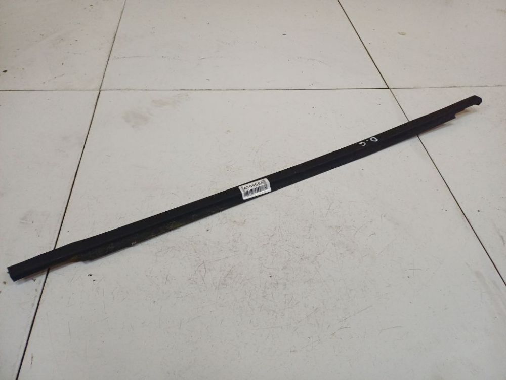 Volkswagen Passat 1998 Garniture Arriere Fenêtre Côté Droite