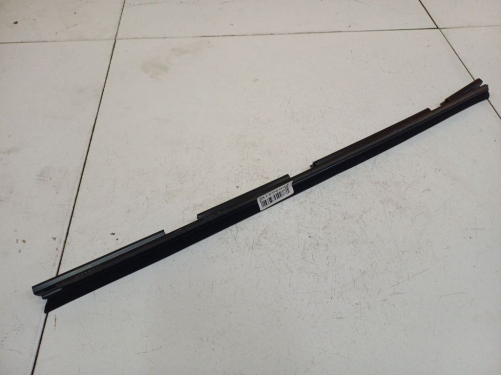 Volkswagen Passat 1998 Garniture Arriere Fenêtre Côté Droite