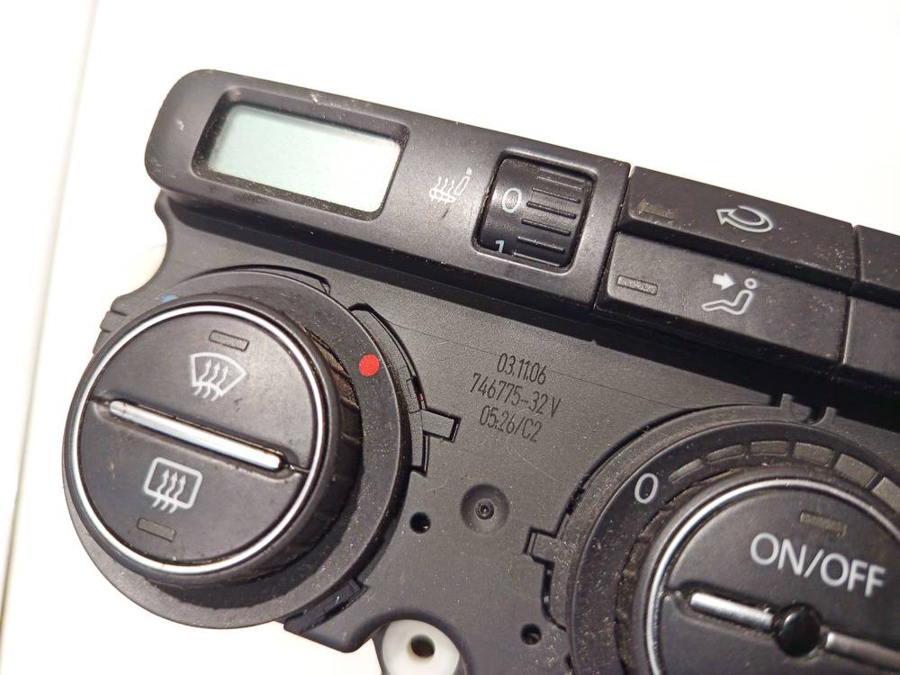 74677532 Volkswagen Passat 2006 Climate Control Panel (heater control switches) - Thumbnail 3