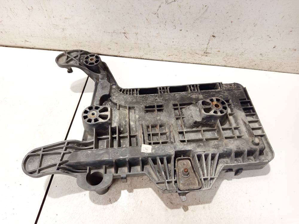 1K0915333C Volkswagen Passat 2006 Obudowa baterii - akumulatora