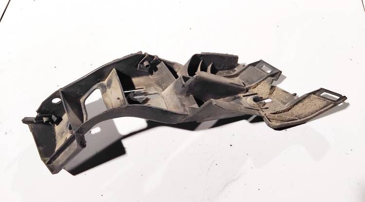 1K6807394 Volkswagen Golf 2005 Puskurin kiinnike - TAKANA OIKEALLA