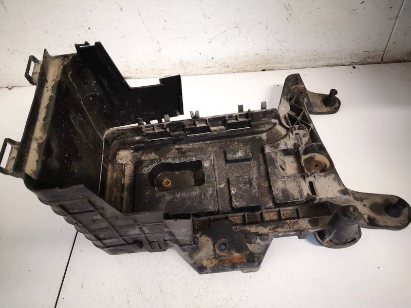1K0915333C Volkswagen Passat 2006 Obudowa baterii - akumulatora