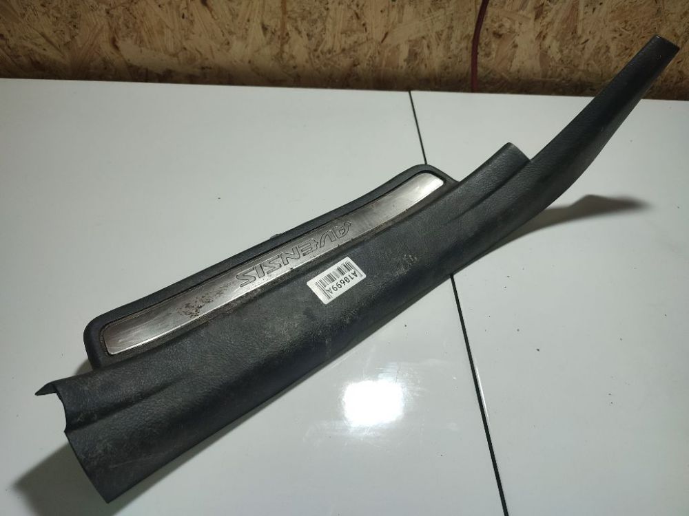 6791705050 Toyota Avensis 2007 garniture seuil de porte arriere droite