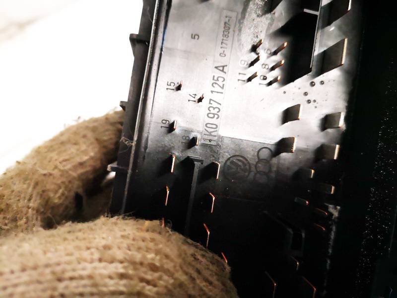 1K0937125A Volkswagen Tiguan 2008 Fuse box - Thumbnail 2