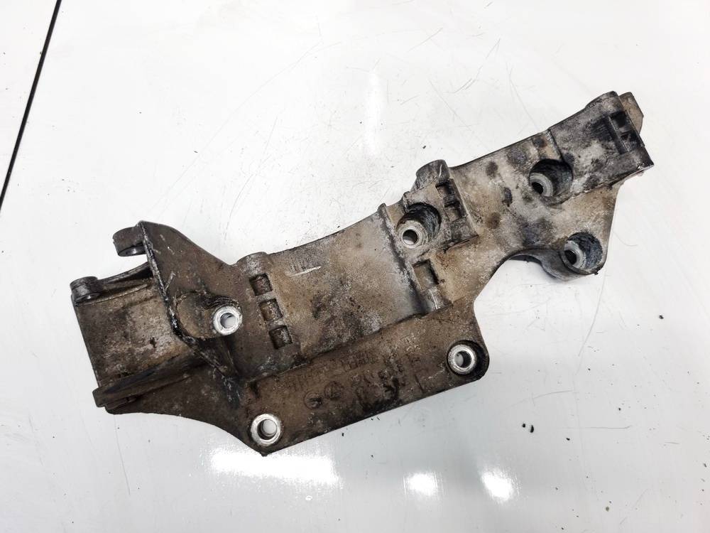 045903143C Volkswagen Golf 2003 Кронштейн двигателя и Кронштейн коробка передач