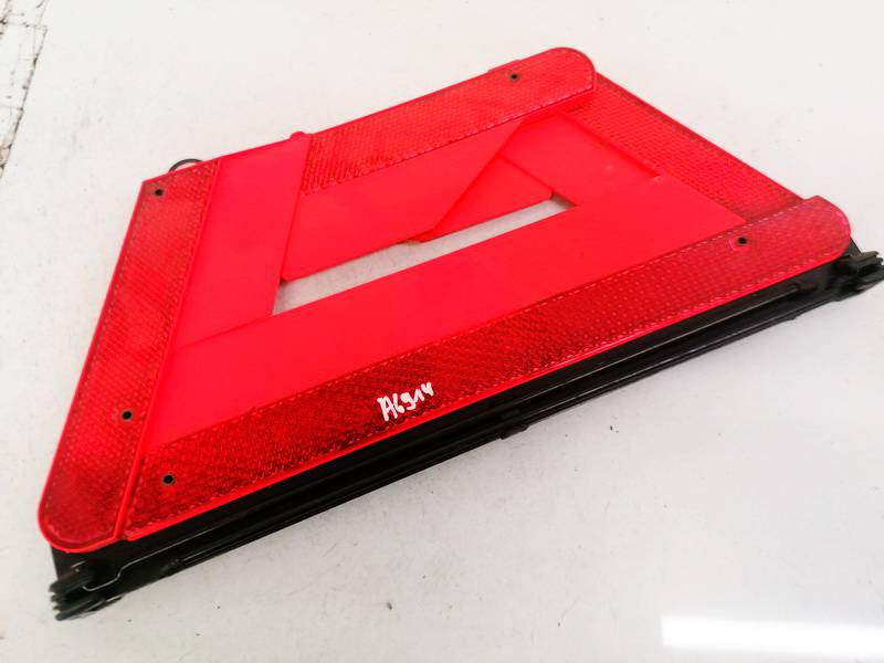 Audi A6 2002 Warning Triangle Integrated into Trunk