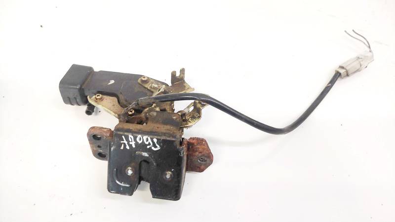 Toyota Avensis 2003 Takaluukun lukko - TAKANA