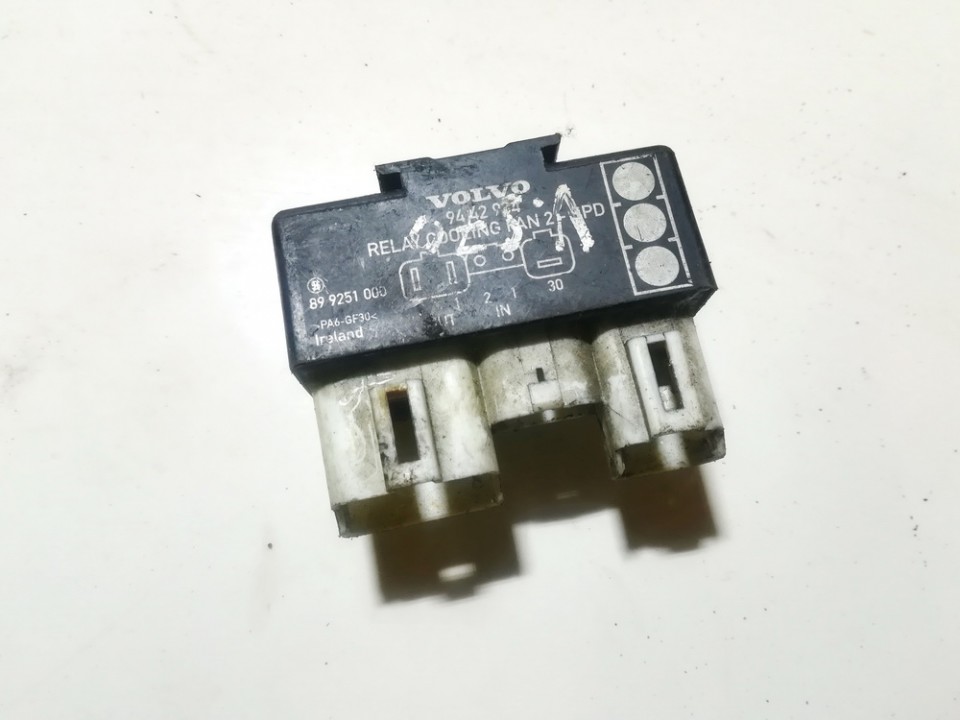 9442934 Volvo V70 1999 Przekaźnik sterowania wentylatorem